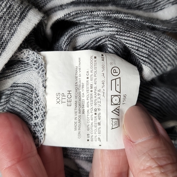 3/$15 Old Navy Slouchy Top XXS - Picture 5 of 6